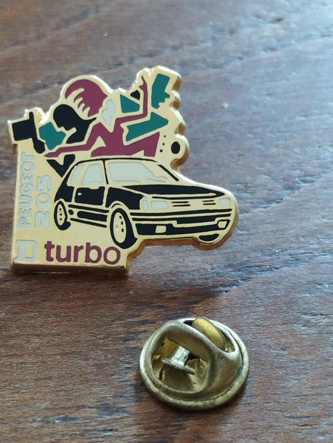 Beau pin's en zamac , auto Peugeot 205 tennis Roland Garros , signé Hélium