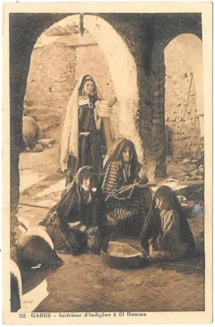 GABES Tunisie Intérieur d' Indigène à El Hama CPA sépia écrite le 5 Août 1927