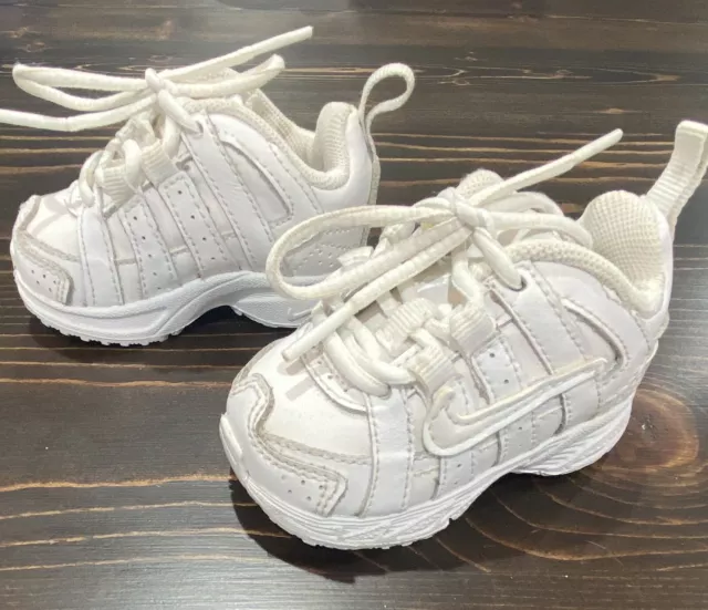 nike infant shoes 2c white