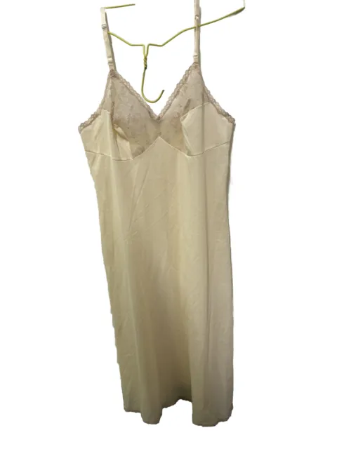 Vintage Full Slip Dress Lace Nylon Vanity Fair 32 Ivory Silky Lingerie 60’s 70’s