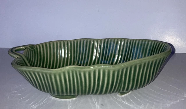 Bordallo Pinheiro World Market - Banana Leaf Serving Dish 8 Inches. Perfect Cond