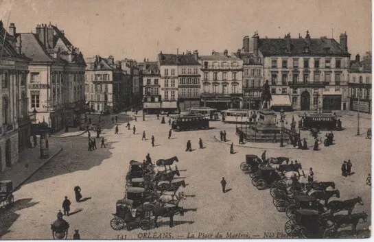 CPA - ORLEANS - la Place du Martroi