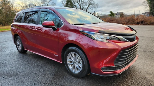 2021 Toyota Sienna LE 2.5L Hybrid AWD 15K