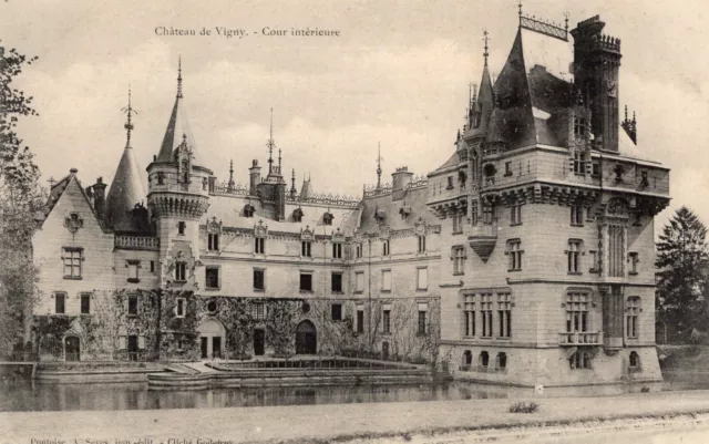 *6918 cpa 95 Le Château de Vigny, cour intérieure
