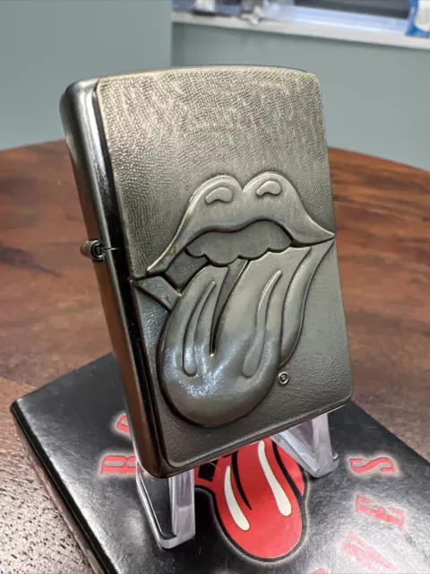 Zippo Lighter ROLLING STONES TONGUE SURPRISE Street Chrome 2002 NEW RARE