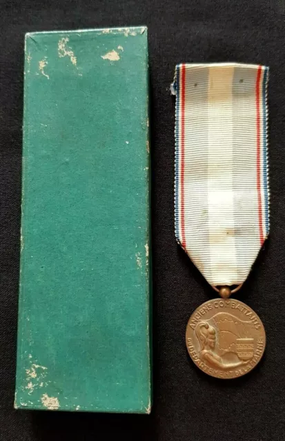 WW1 Original French Medal for the Veteran of the Marne 1914-1918 battles in box 2