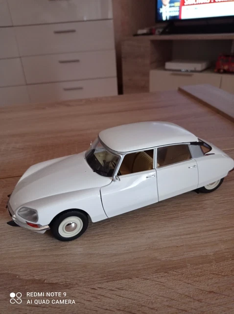Citroen DS Special 1972 White 1/18 - S1800705 SOLIDO 2