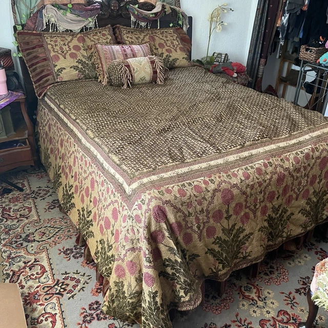 Sweet Dreams Neiman Marcus King Duvet Cover Pillowcases throw pillows, bed skirt Sweet Dreams Neiman Marcus King Duvet Cover Pillowcases throw pillows, bed skirt