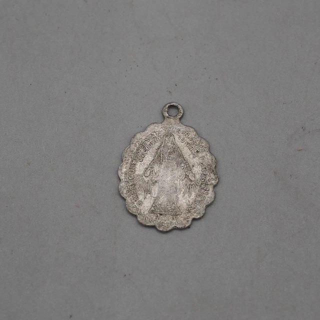 Vintage Mary Goffrato Metallo Religioso Preghiera Medaglione