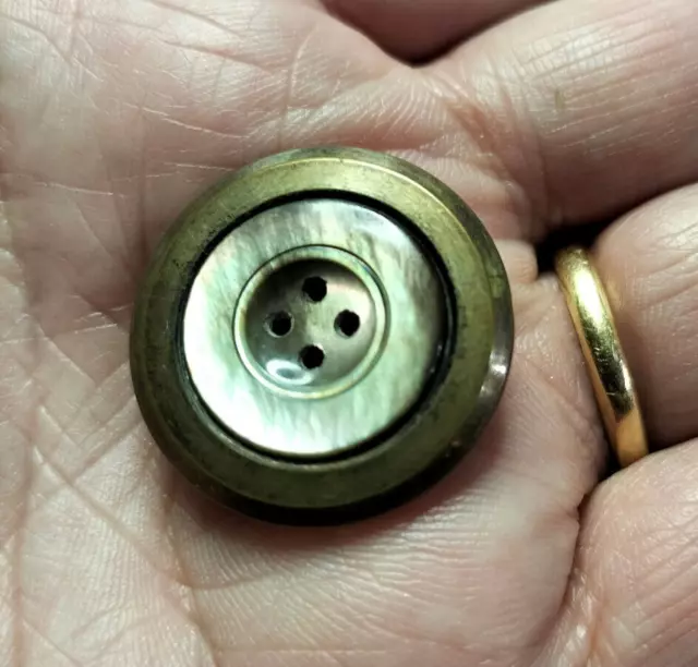 Ancien Bouton En Nacre Et Metal  27Mm