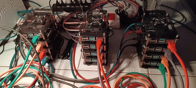 Raspberry PI4 ( 3 Stacks de 4-PI4 de 2 GO )( 12 Raspberry/PI4 au total ) Raspberry PI4 ( 3 Stacks de 4-PI4 de 2 GO )( 12 Raspberry/PI4 au total )