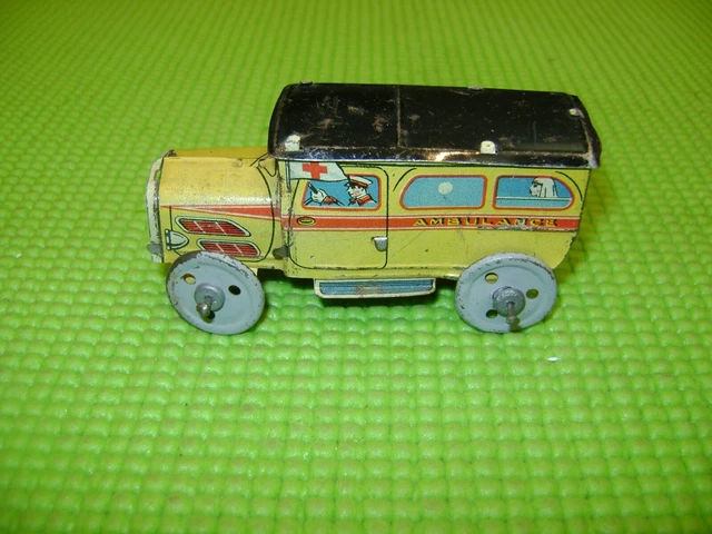 CR Charles Rossignol - Jouet en étain peugeot 403 Ambulance