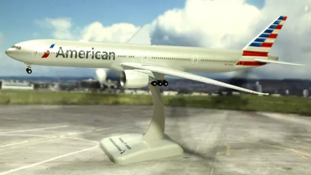 Hogan Wings  Boeing 777 323ER American Airlines  1:200 Scale