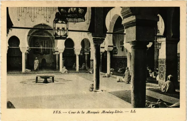 CPA AK MAROC FES - Cour de la Mosquée MOULAY-Idris (281115)