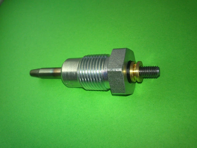 Bosch Glühkerze für Deutz Traktor Motor F1L612 F2L612 11 Volt Bosch Glühkerze für Deutz Traktor Motor F1L612 F2L612 11 Volt