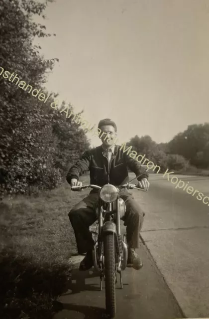 orig. Foto Motorrad Oldtimer alte Fotografie um 1955 Herr Mann