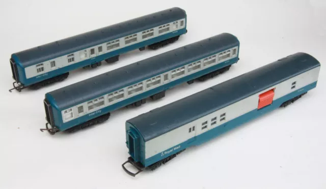 3 x HORNBY 00 ÜBERLANDBUSSE, PASSAGIER, PASSAGIER-/WACHWAGEN & POST