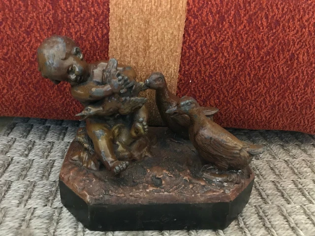 Rare Ancienne Magnifique Statue Auguste Moreau Enfant Avec Jouant Canards Régule