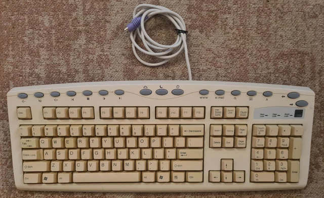 DSE (Dick Smith Electronics) Internet Keyboard PS/2 (Model: XH3443)