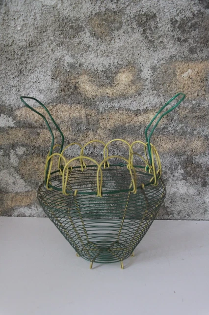 Ancienne Broderie Crewel – Poule, Panier, œuf, Encadrée, Style Campagne