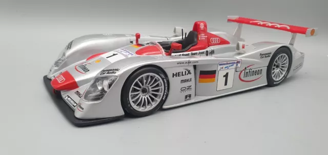 Modellautos 1:18 Maisto Audi R8 Le Mans Sieger 2001 #1 Biela/Kristensen/Pirro