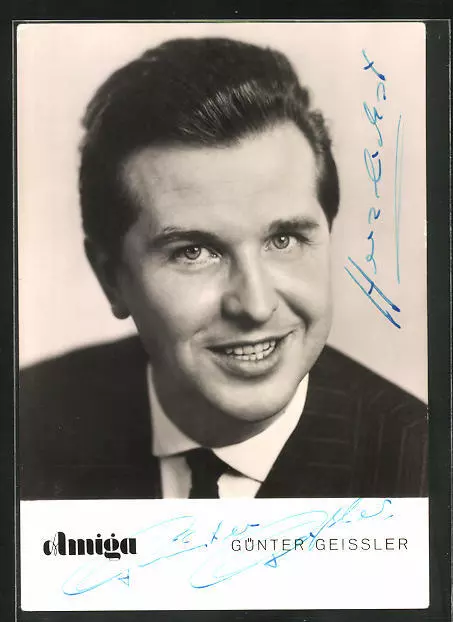 Musiker Günter Geissler mit freundlichem Lächeln und Autograph, Ansichtskarte