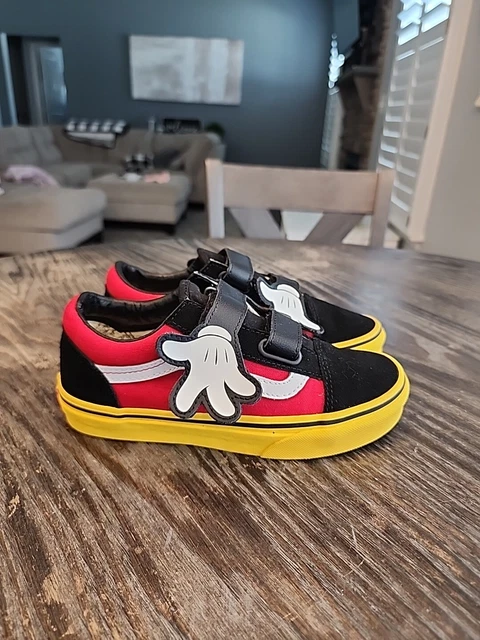Mickey mouse hug vans 2025