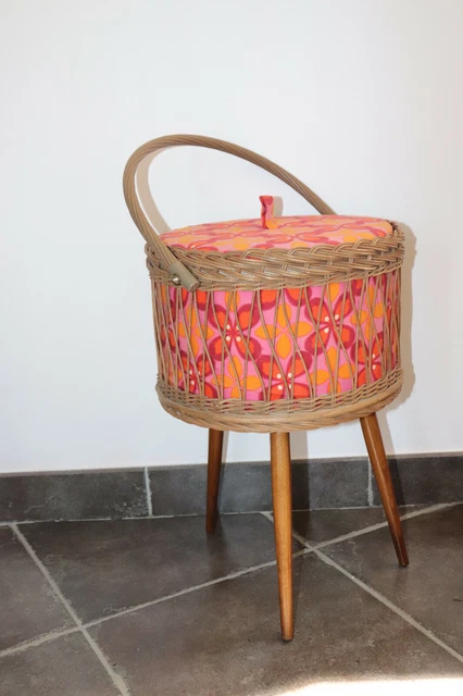 ANCIEN PANIER/ VANITY CASE en OSIER TRESSÉ FANTAISIE VINTAGE des années