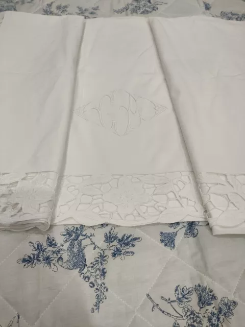 Ancien drap monogramme CA retour brodé sur 66 cm