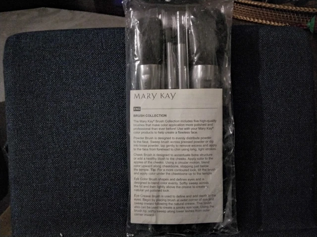 MaryKay 5 Piece Brush Collection Set-Powder/Eyeshadow/Brow/Blush) MaryKay 5 Piece Brush Collection Set-Powder/Eyeshadow/Brow/Blush)