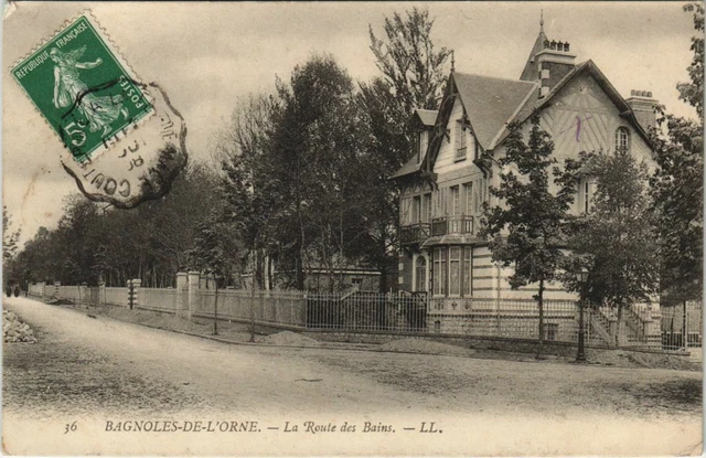CPA BAGNOLES-de-l'ORNE-La Route des Bains (29914)