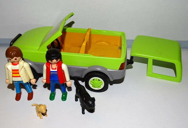 PLAYMOBIL LA VOITURE DE VILLE VERTE AVEC 2 PERSONNAGES et 2 CHIENS - 2 ADULTES 2