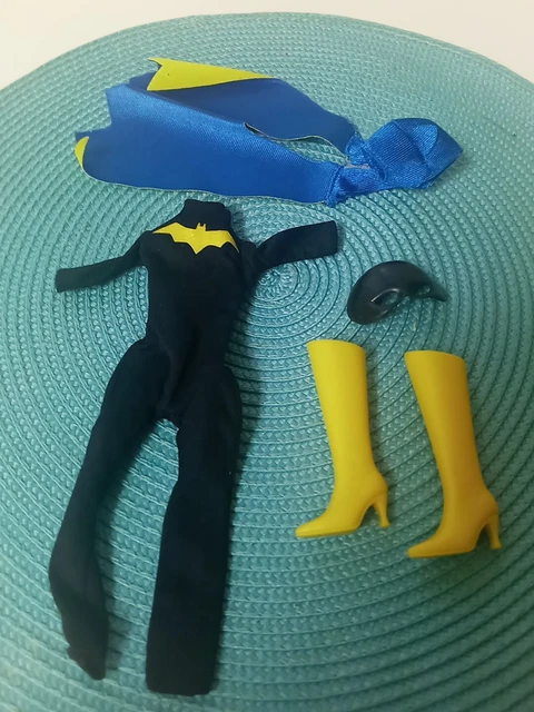 Mattel Barbie - Batgirl Bodysuit / Cape / Boots / Mask pre-owned