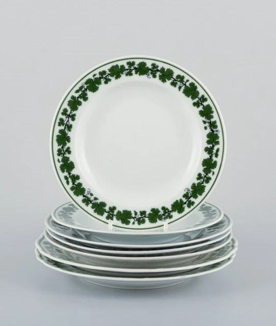 Meissen, Germany, Green Ivy Vine, seven plates in three different sizes.