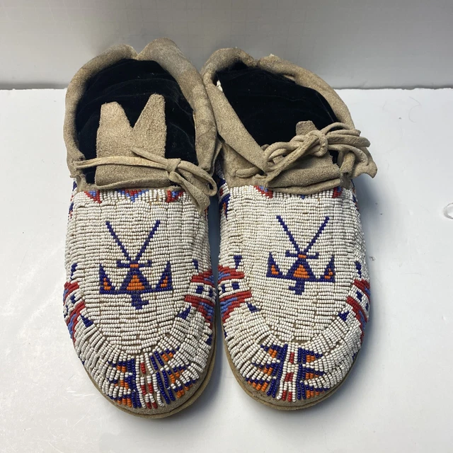 SIOUX/PLAINS FULLY BEADED CEREMONIAL MOCCASINS - Vintage Authentic - Thunderbird