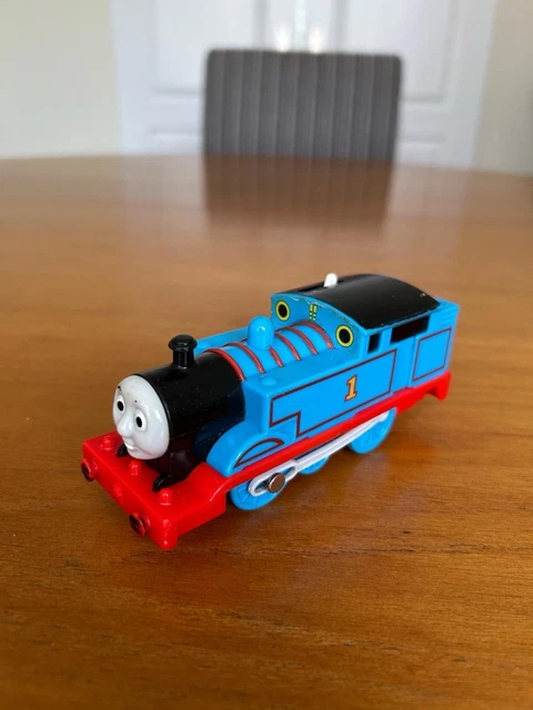 TRACKMASTER THOMAS THE Tank Engine Battery Train Please Read ...