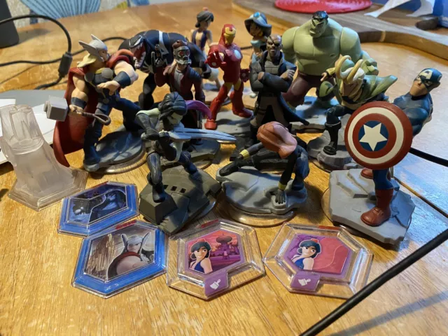 Disney Infinity 2.0 Marvel Avengers Bundle Base Portal Power Discs Bundle Xbox