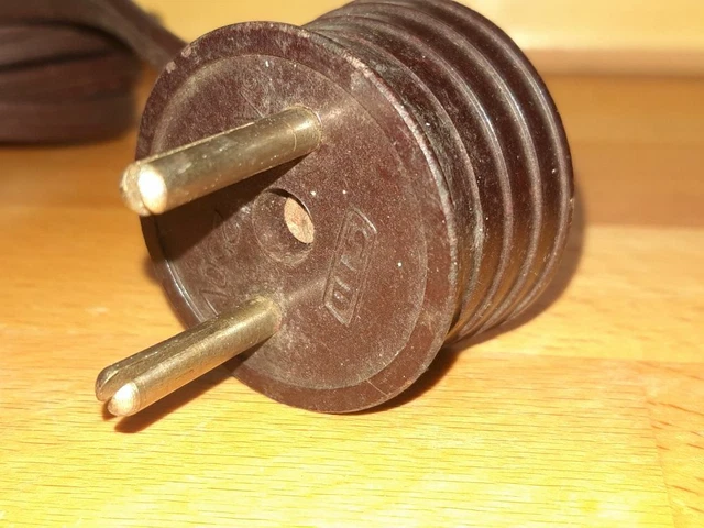 Fiche Mâle 2 Pôles Legrand - Bakélite Ivoire, 6A, Style Vintage, Neuf (petits Défauts Possibles)