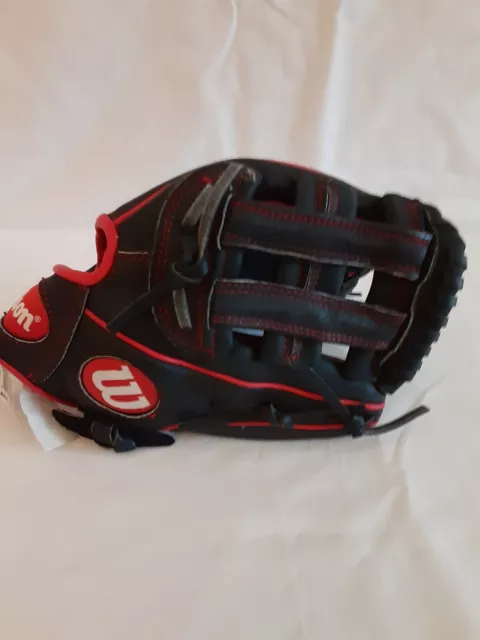 * NEW Wilson A450 11” Infield Youth Baseball Glove RHT  BLACK RED