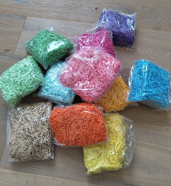 Geschreddertes, farbiges Bastelpapier