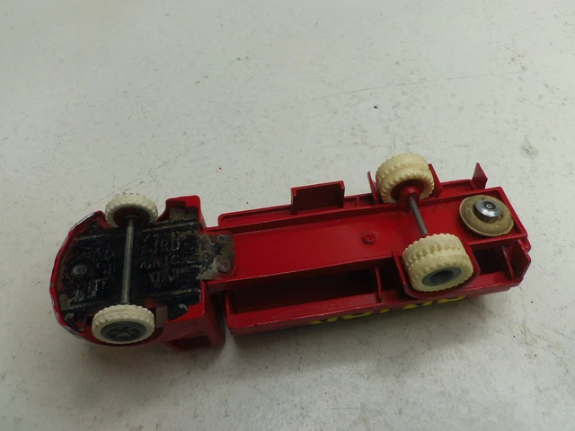 Vente aux enchères - JRD Camion UNIC citerne Antar 2 CV Citroën