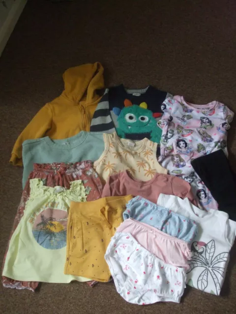 Pacchetto per bambina di vari vestiti età 12 - 18 mesi