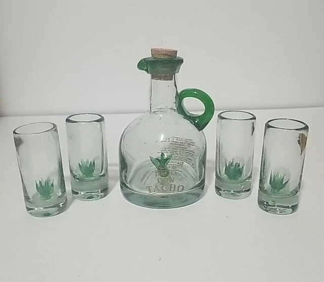 WOW AGAVE TEQUILA Don Tacho Handblown Glass Decanter & 4 Shot Glasses
