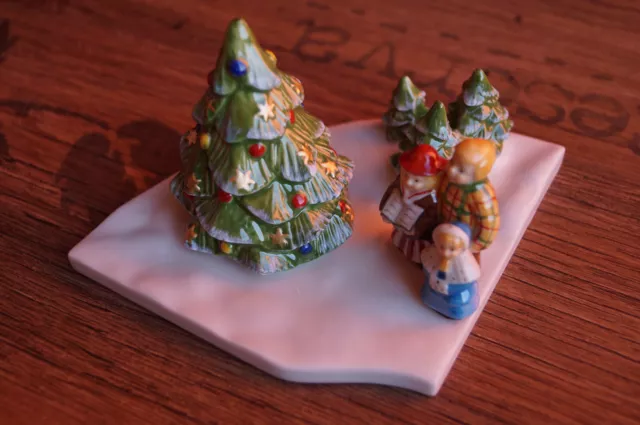 Villeroy Boch Toys Village Szene Weihnachtsbaum zum Bahnhof OVP / Christmas