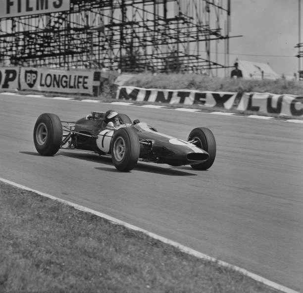 SCOTTISH RACING DRIVER Jim Clark in a Team Lotus Lotus 25 1960s OLD ...