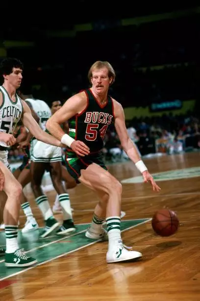 Kent Benson Milwaukee Bucks posts up against the Boston Celtics ci- Old Photo