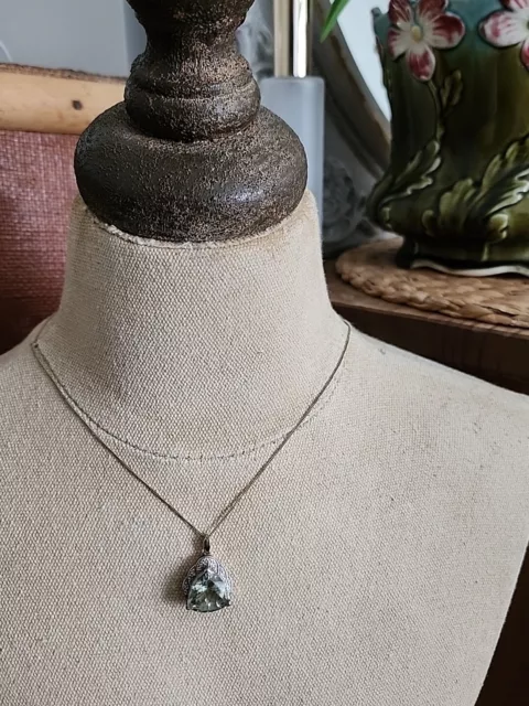 Hermoso collar de piedras preciosas de oro sobre plata esterlina