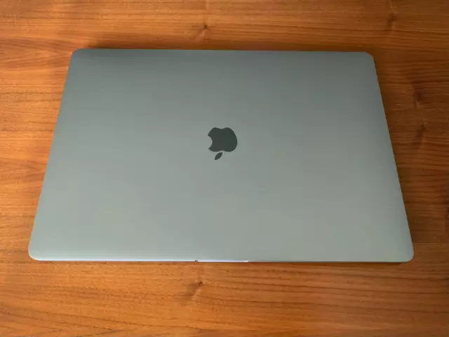 Apple MacBook Pro 16" (Intel Core i9) Retina Display