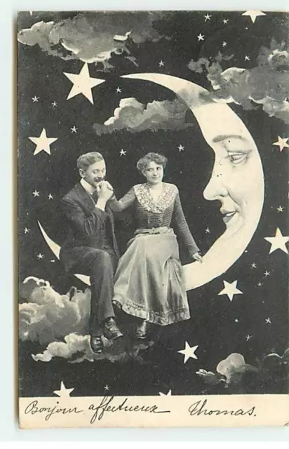 Fantaisie - Couple assis sur un croissant de lune humanisé - Surréalisme - 21622