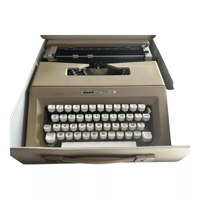 Macchina da scrivere Olivetti Lettera 25, con propria custodia, poco usato